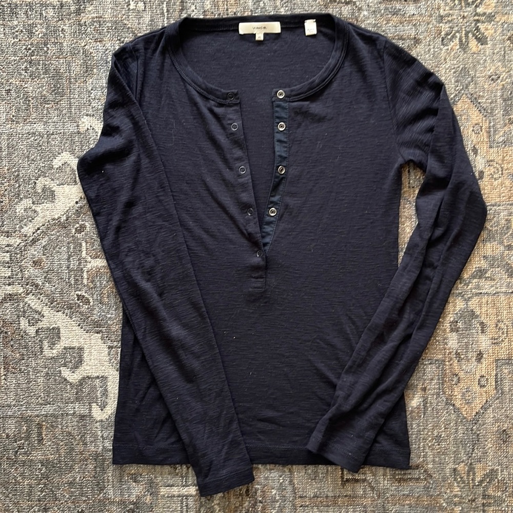 Vince snap button Henley tee Sz XS NWOT